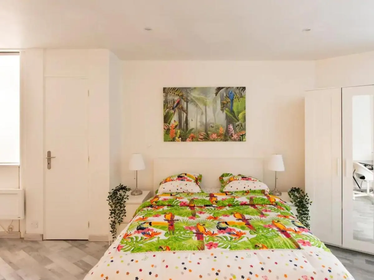 Plein Centre Ville ,Parking , Tout Equipe ,Confort Clermont-Ferrand 0*,  France